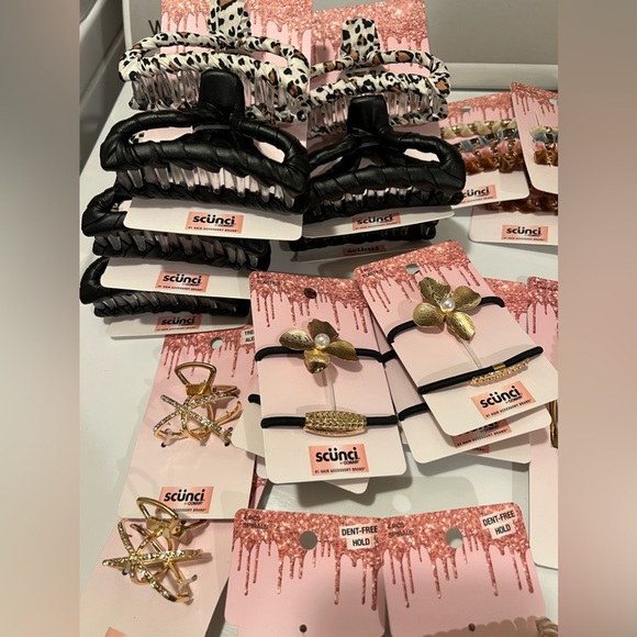 Scunci Hair Accessories - Picture 2 of 4